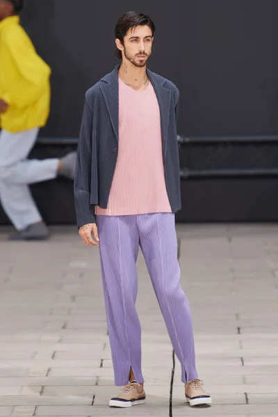 Look 26
